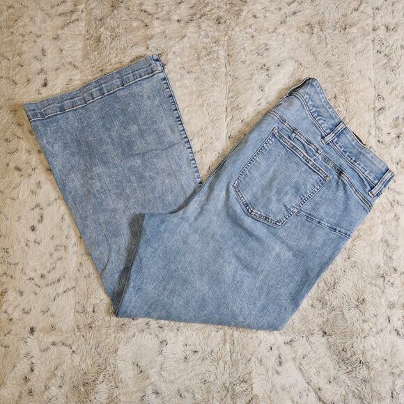 Torrid Bombshell Flair Premium Stretch Light Wash Jeans Size  Size 26S - Picture 1 of 9